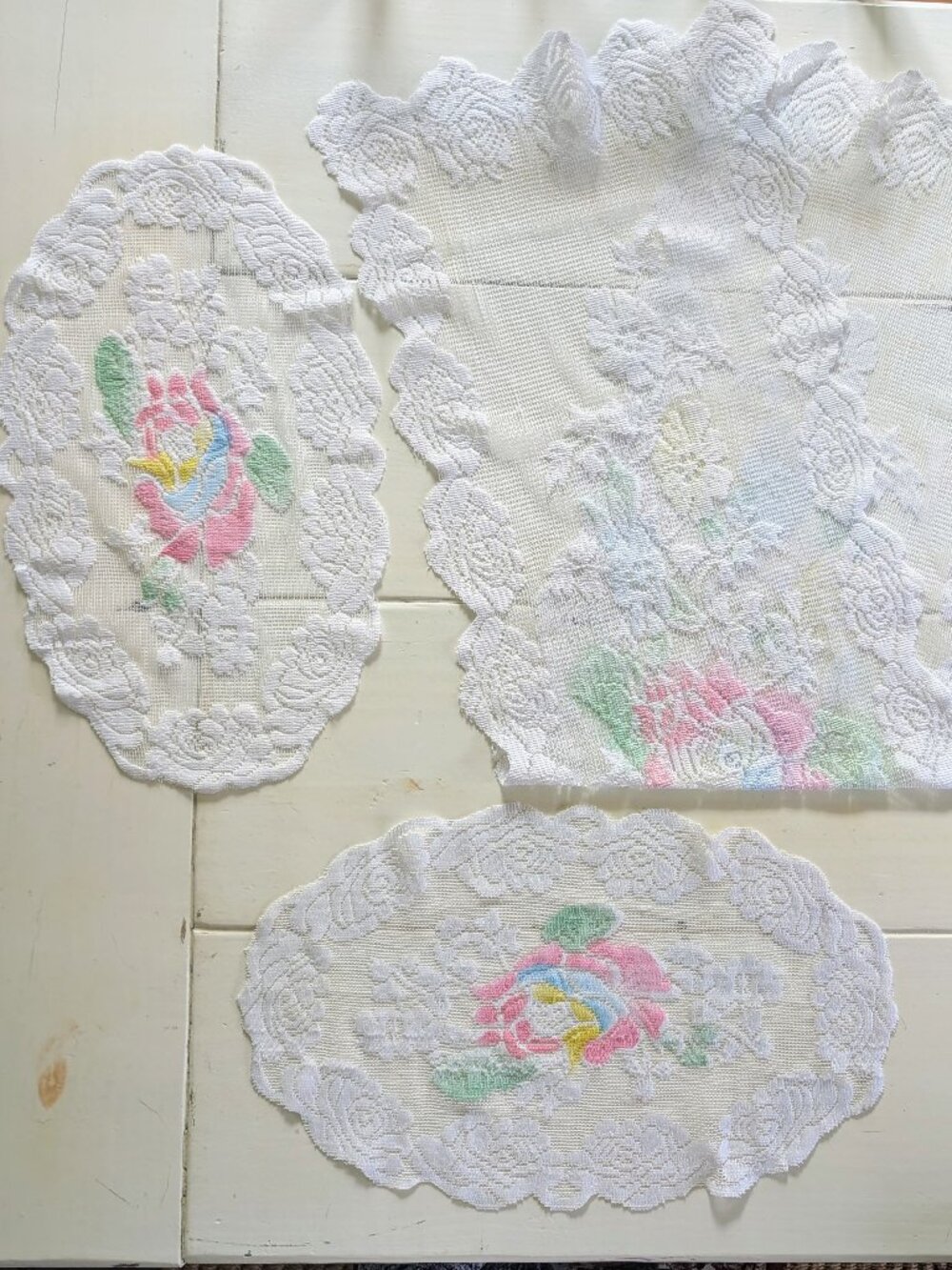 VTG White Lace Table Runner & 2 Doilies Set Pink Rose Pastel Floral Cottagecore